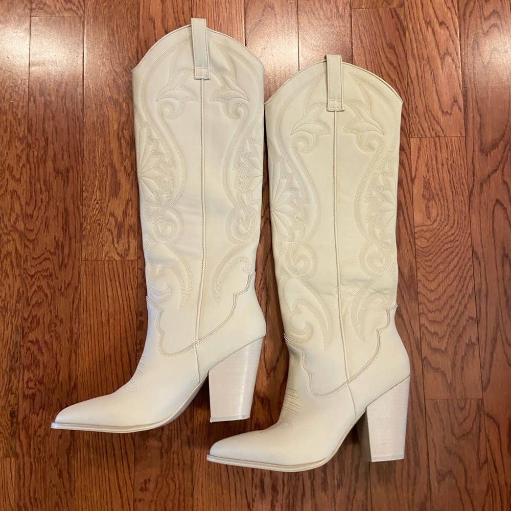 Steve Madden Lasso Bone Leather Cowboy boots.  Knee high.  Size 10M